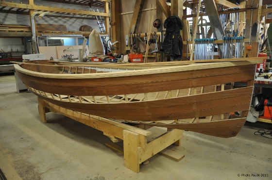 L'odeur des essences de bois et des vernis ...