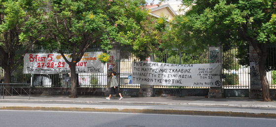 Devant la National Technical Univerisity