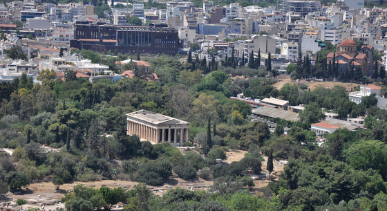 Temple d'Héphaïstéion au nord-ouest d'Athènes (vue du Parthénon)