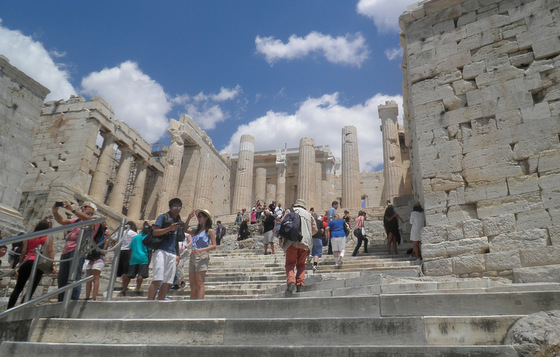 Propylées entrée au temple d'Athéna, porte sur le Parthénon