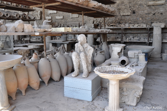 Anciens greniers, servant de magasins de stockage.